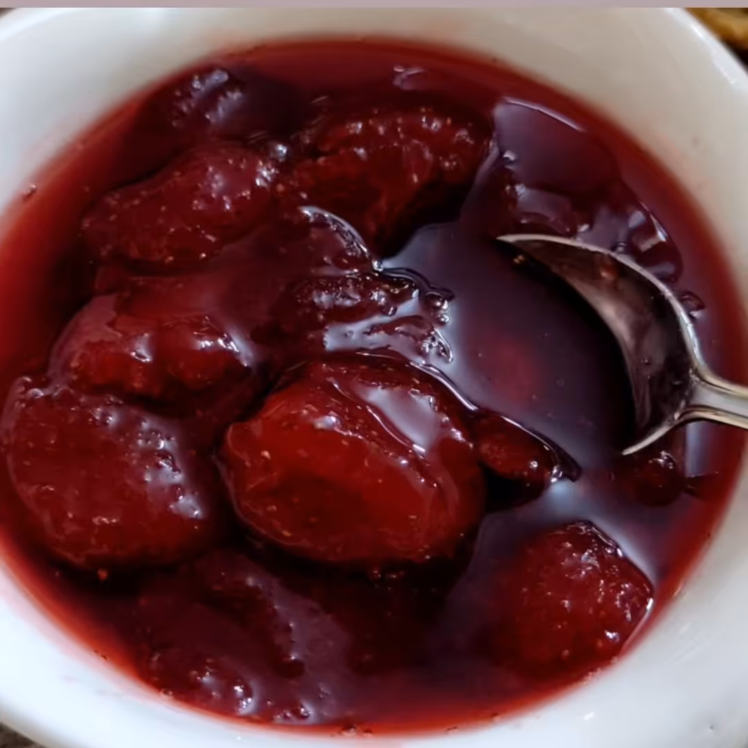 مربای 500 گرمی توت فرنگی خانوم خانوما 