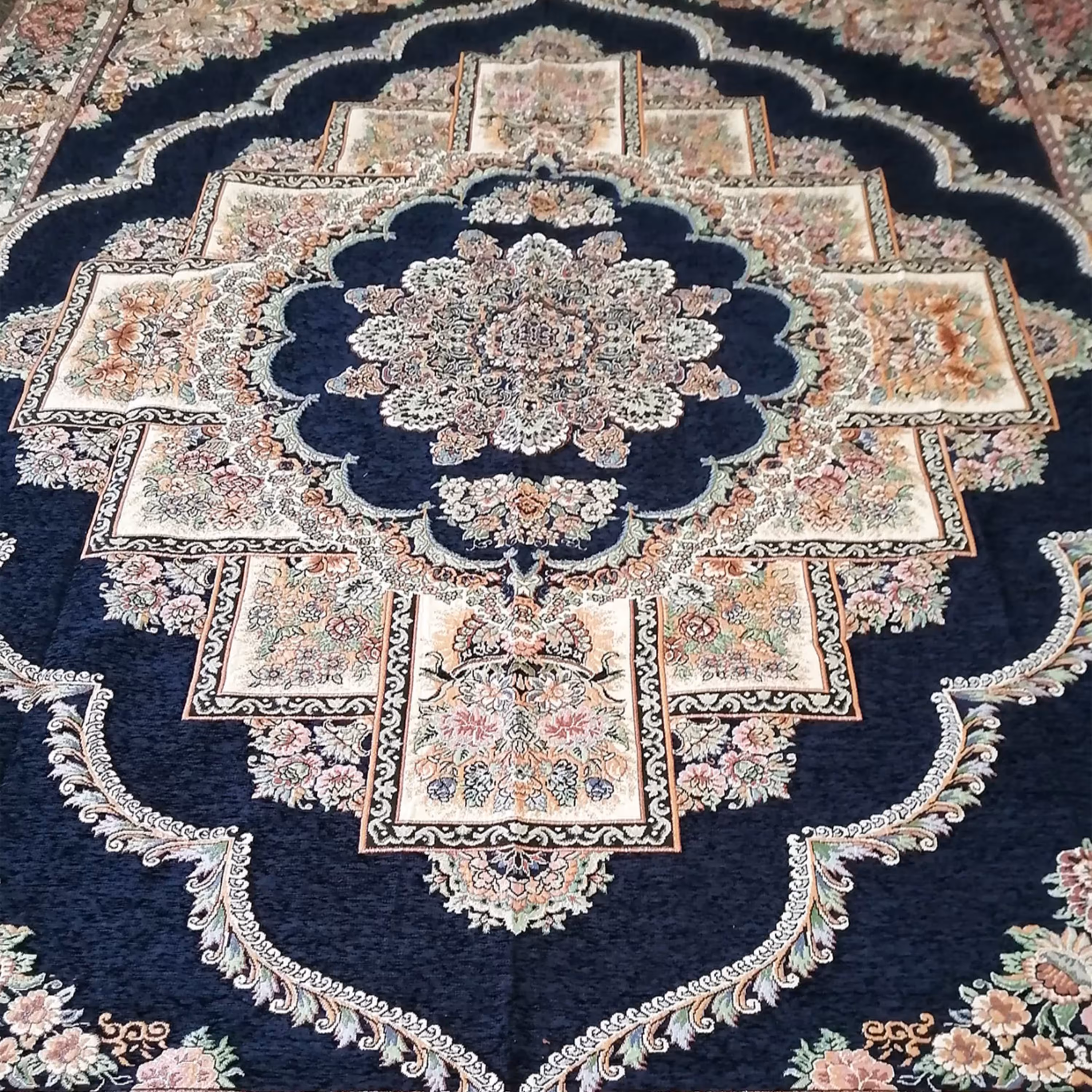 روفرشی 12 متری مخمل زرکدار سرمه ای طرح زیبای حوض نقره