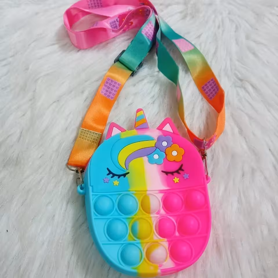 کیف سیلیکونی تک شاخ ،دخترانه،هر دو رو پاپیتدار،وارداتی،کیفیت خیلی عالی،دارای بند بلند،اندازه 12در 8سانت