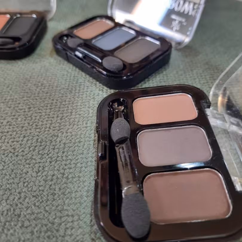 سایه چشم و ابرو 