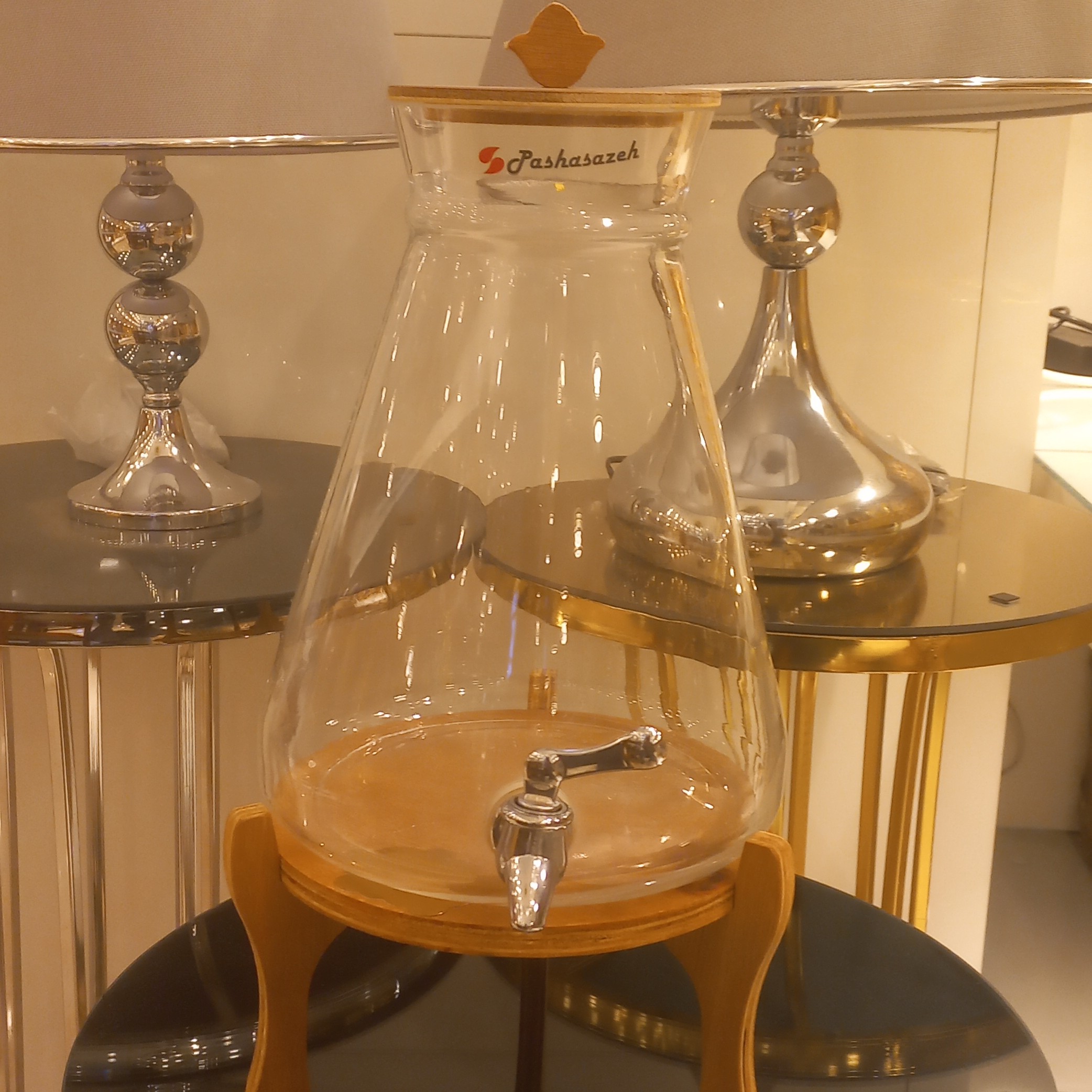 کلمن شیشه ای پایه و درب چوبی