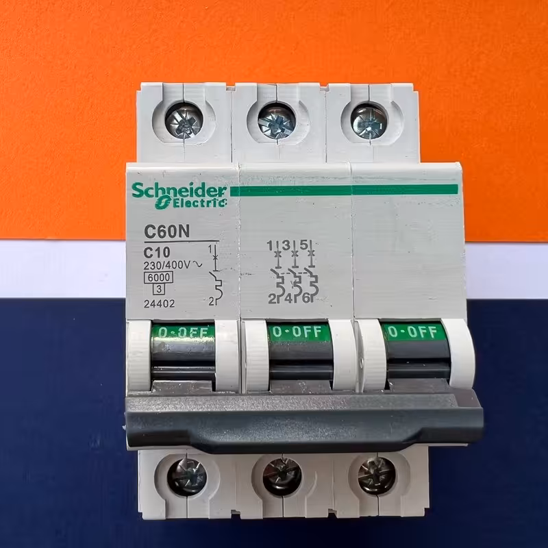 فیوز مینیاتوری سه فاز 10 امپر اشنایدر مدل C10 سری 24402