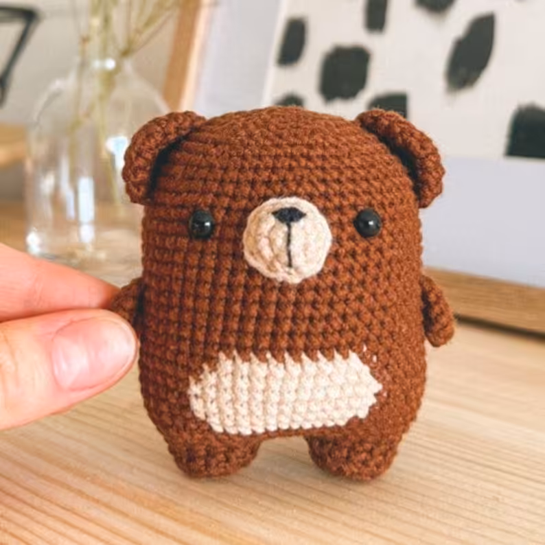 عروسک دستبافت خرس کپلی کوچک با سایز تقریبی 12 سانت و قابل سفارش در رنگبندی دلخواه شما