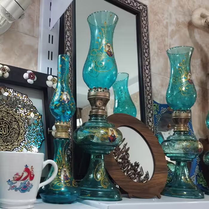 چراغ شیشه ای رنگی با نقاشی ودکوپاژونوستالژی وقابل استفاده30و40سانتیمتری بسیارزیبامناسب برای هدیه