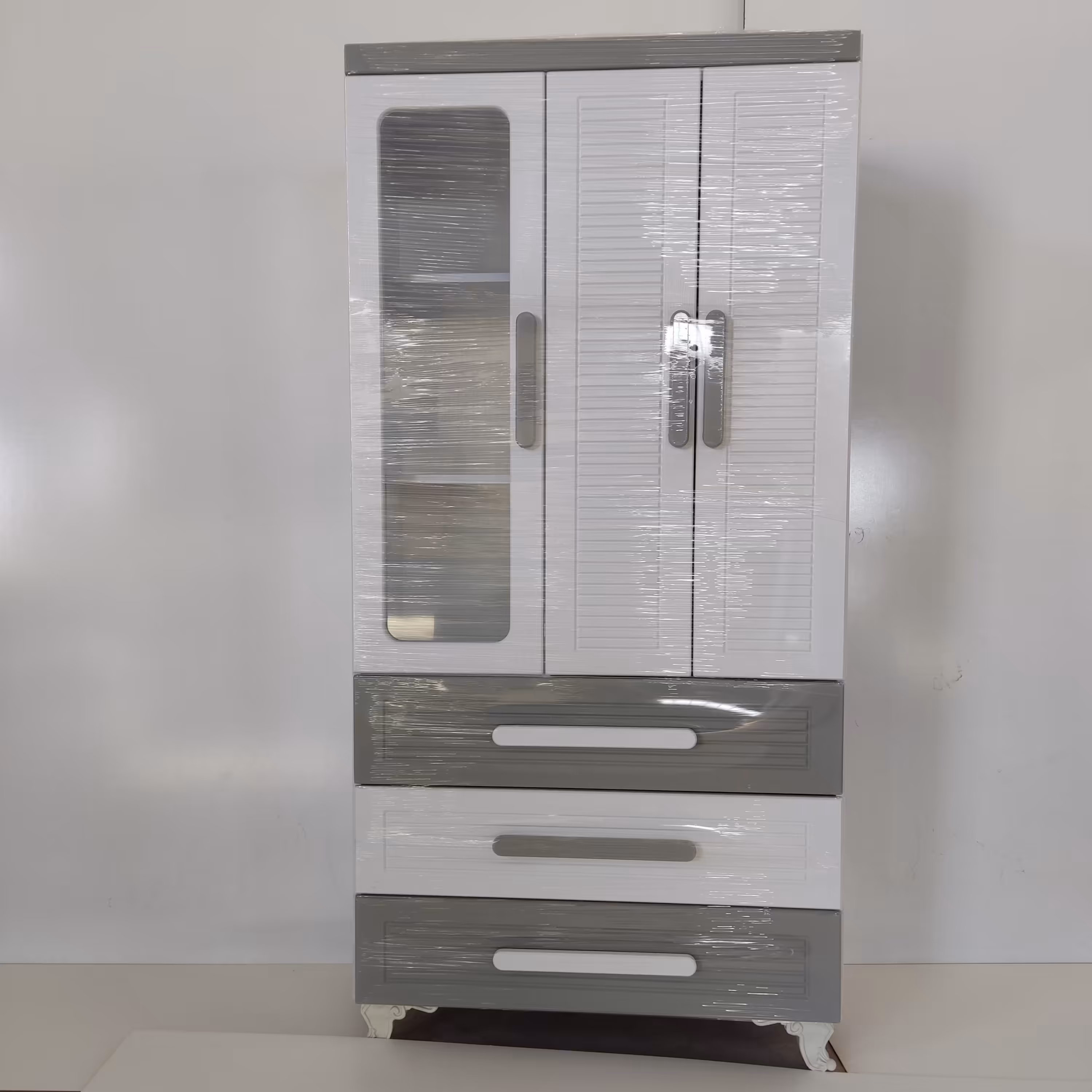 کمد بچه و کمد کودک یه تیکه سه درب شرکتی -تنوع رنگ-ریل کشو سه تیکه-لولای دربها آرام بندبا 10سال ضمانت