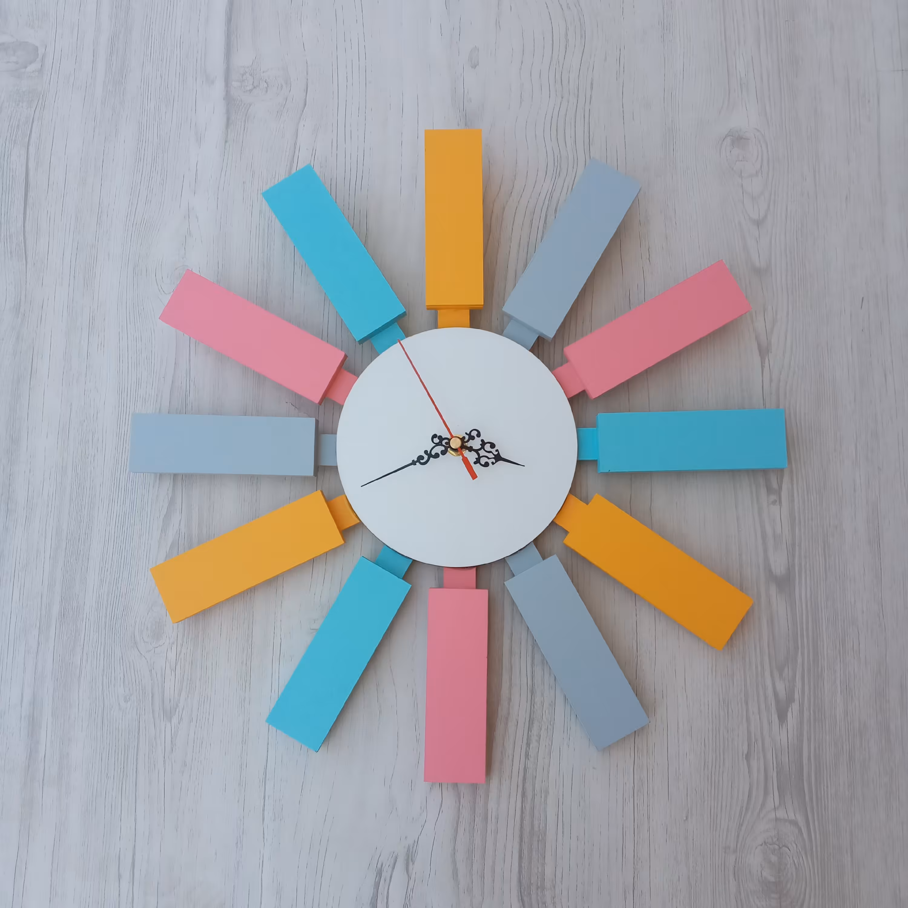 ساعت دیواری 12 شاخه