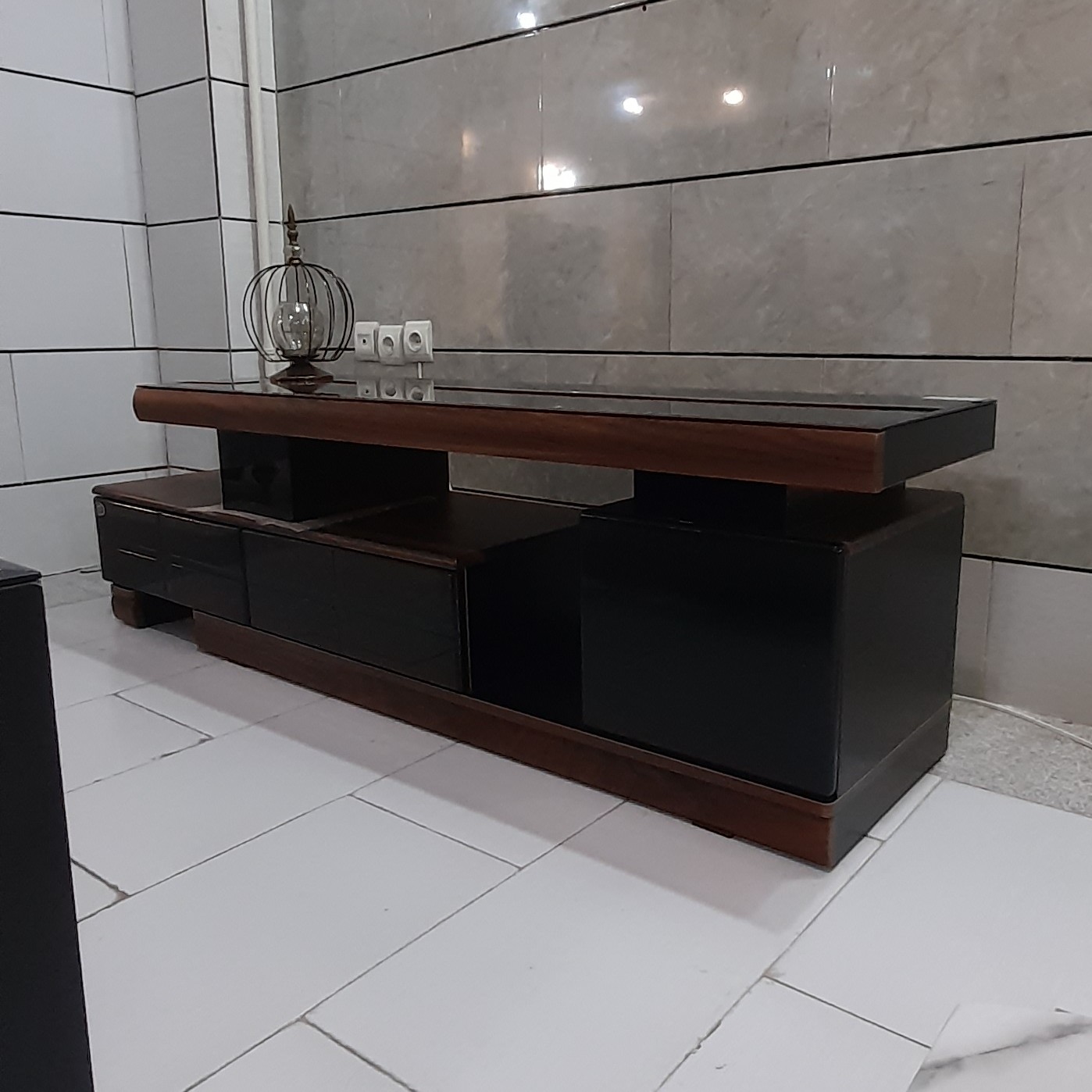 میز تلویزیون کد 310 هایگلس (نحوه ی ارسال باربری پس کرایه)