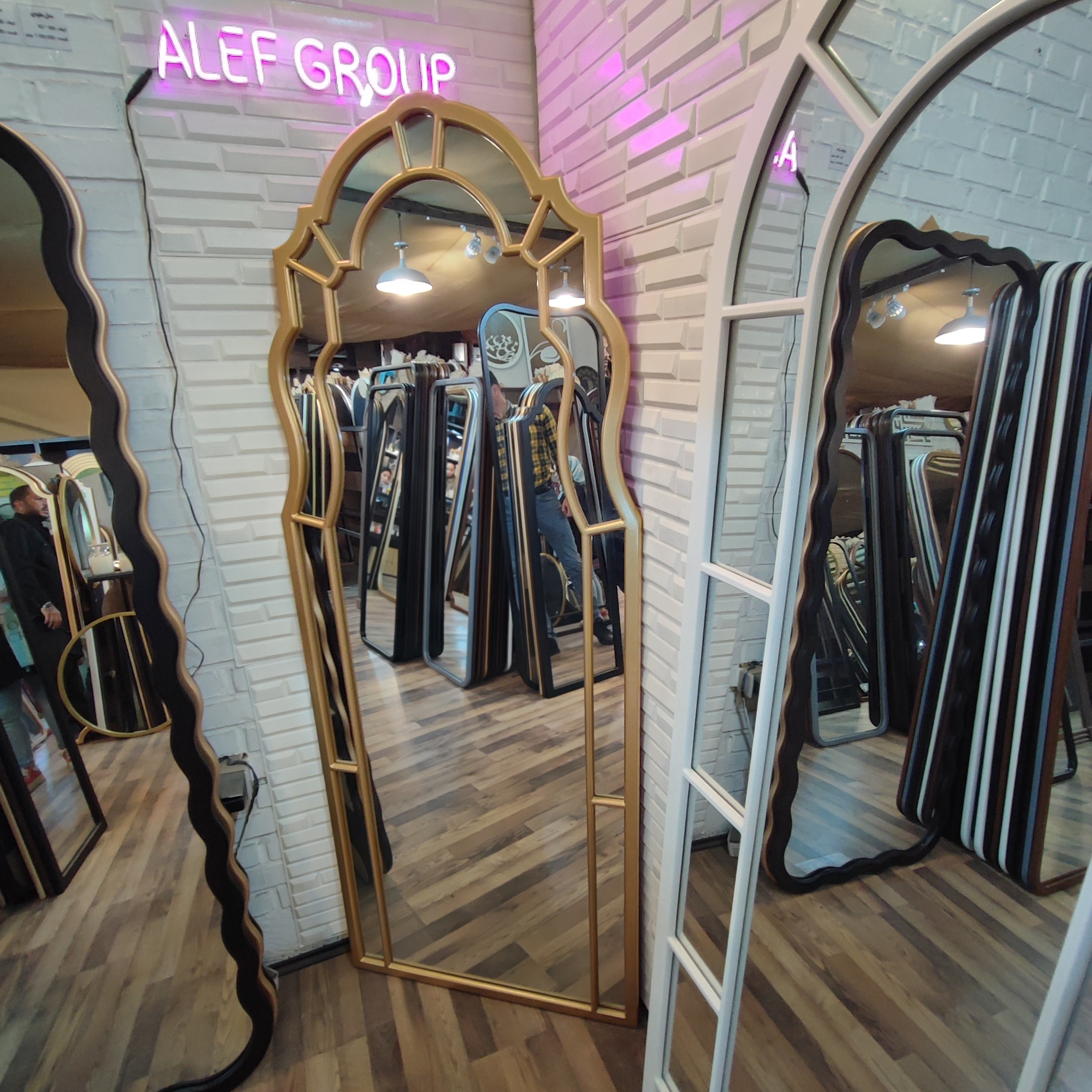 آینه قدی دیواری و ایستاده  . آینه لوکس و مدرن کرایه بار به عهده مشتری  ( ارسال کالا با پست تیپاکس یا باربری های شهری )