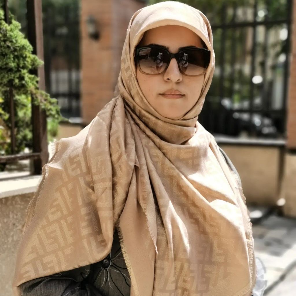 روسری نخ لمه دار  وارداتی
سایز 140   ارسال رایگان پستی
کیفیت عالی
رنگلندی دار