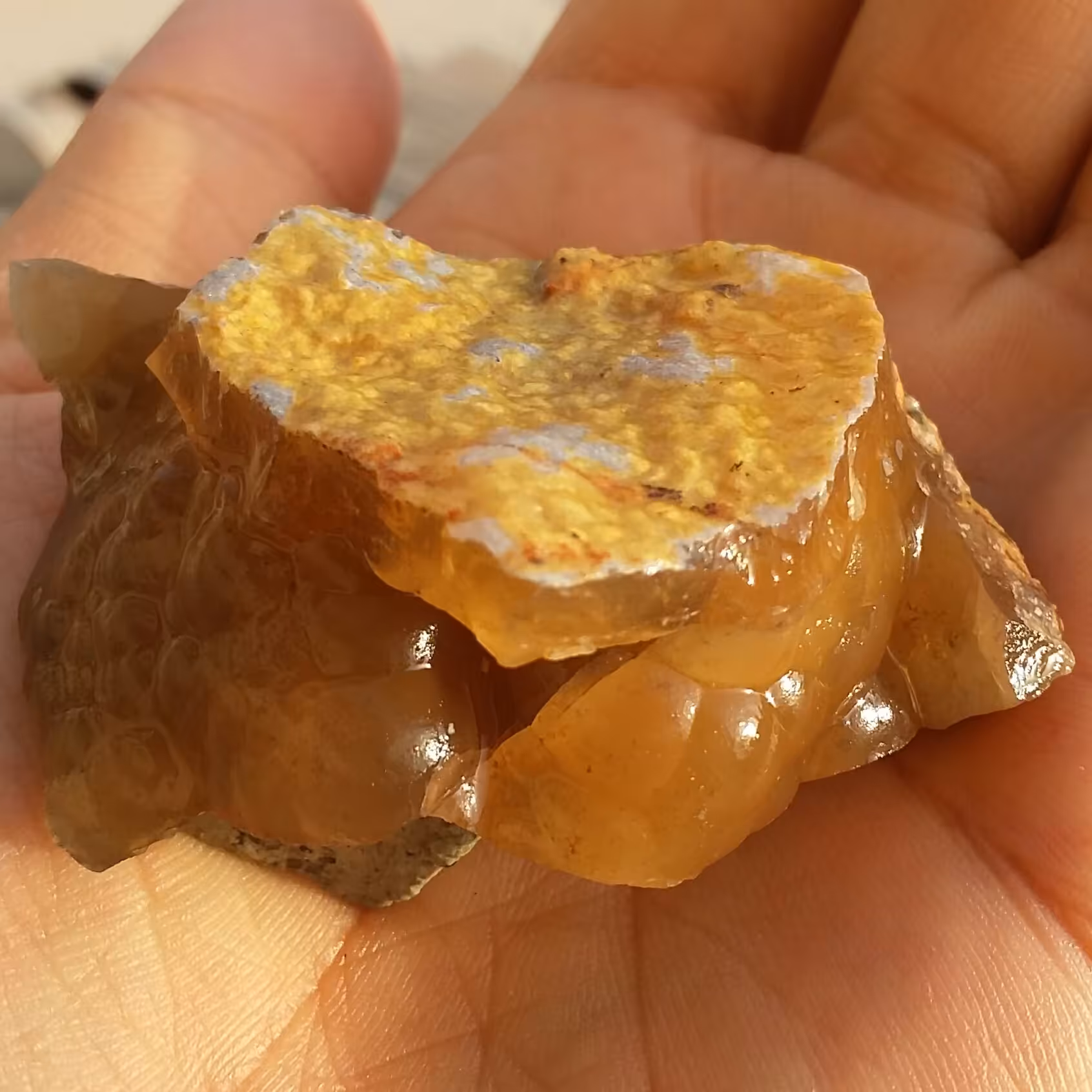 سنگ راف عقیق عسلی لانه زنبوری زیبا خاص محشر دیدنیییی
100درصد طبیعی
شاهکار خلقت