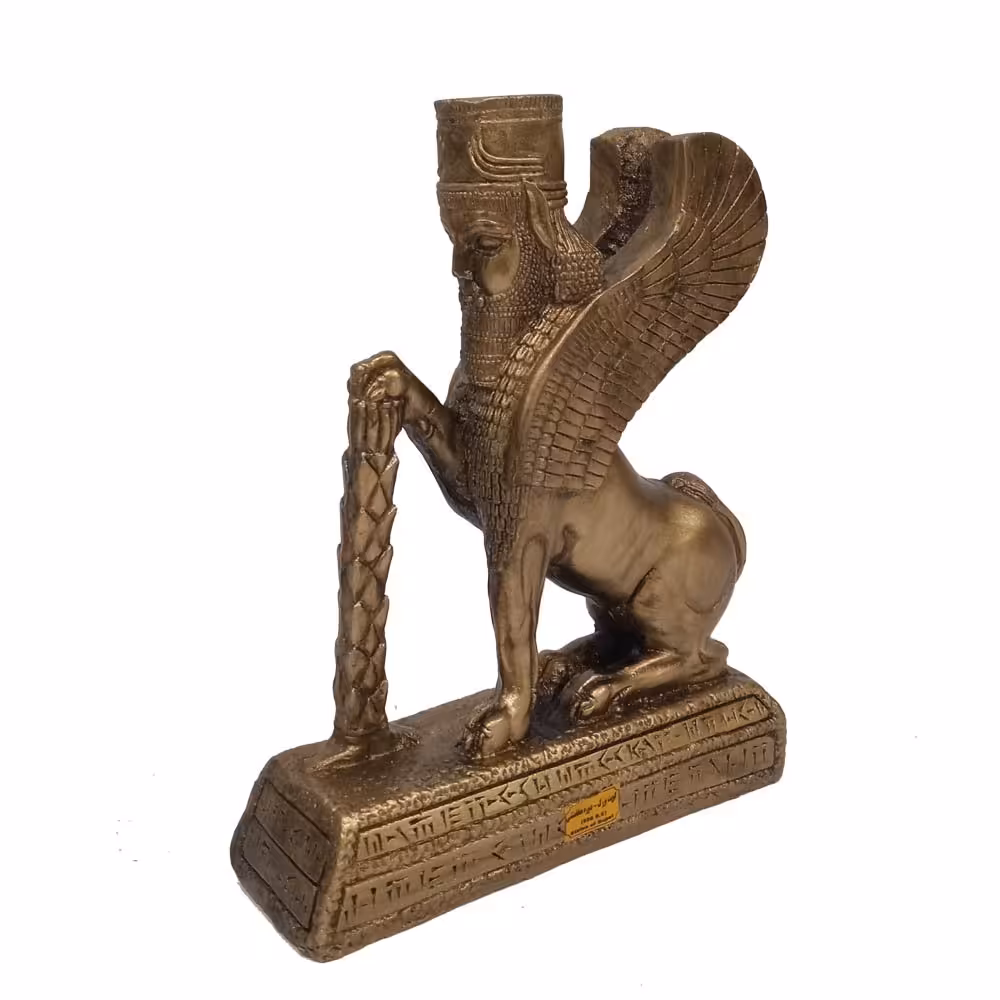 شیر بالدار نشسته طلایی رنگ 