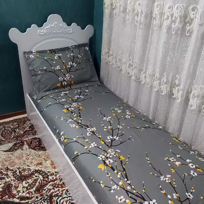 ملحفه تخت کشدار تک نفره طرح شکوفه طوسی تیره
