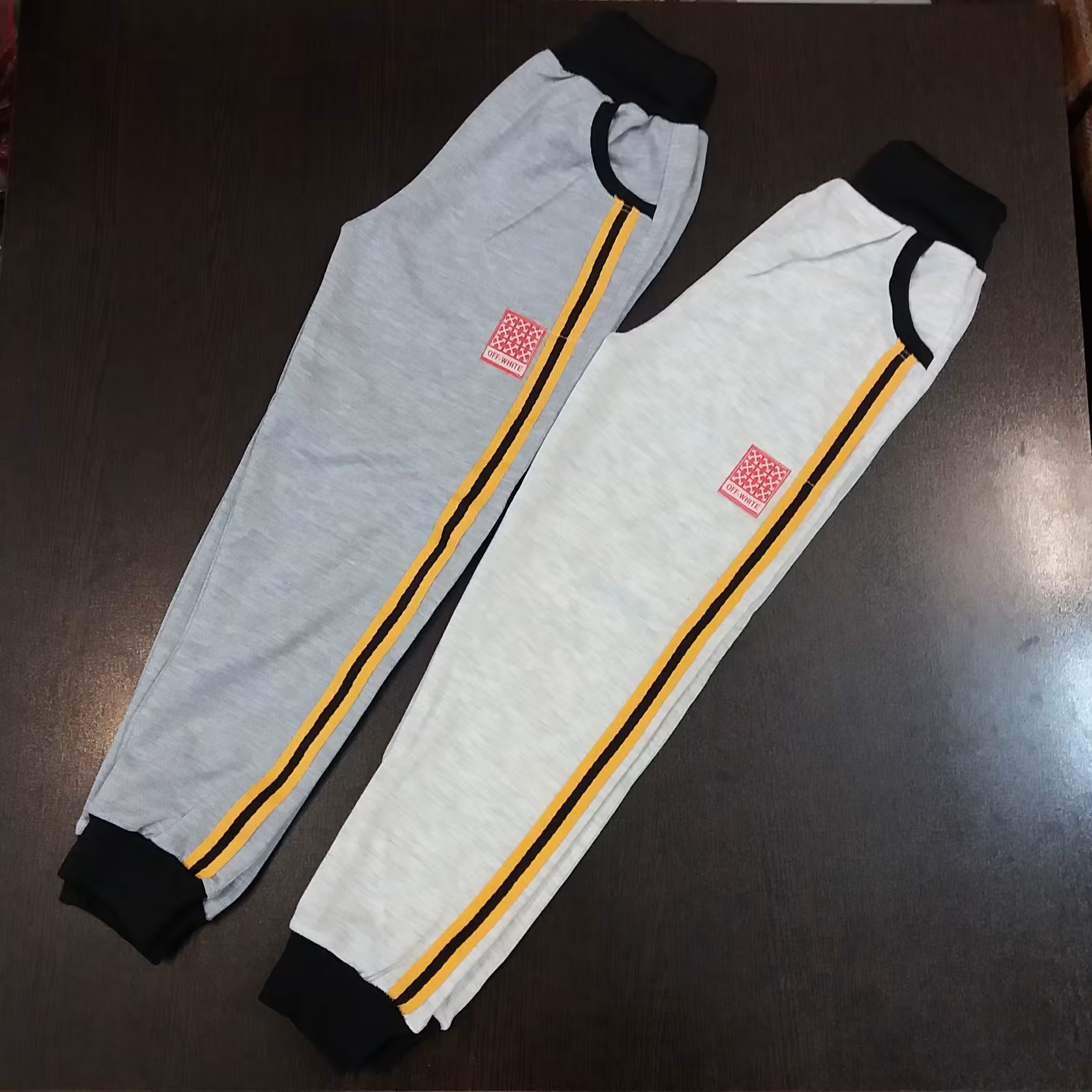 اسلش پسرانه نخ ملانژ جنس عالی تنخور عالی طرح زیبا نواردار جیبدار دو سایز قد 70 و 80 و طوسی روشن و طوسی نیمه روشن 