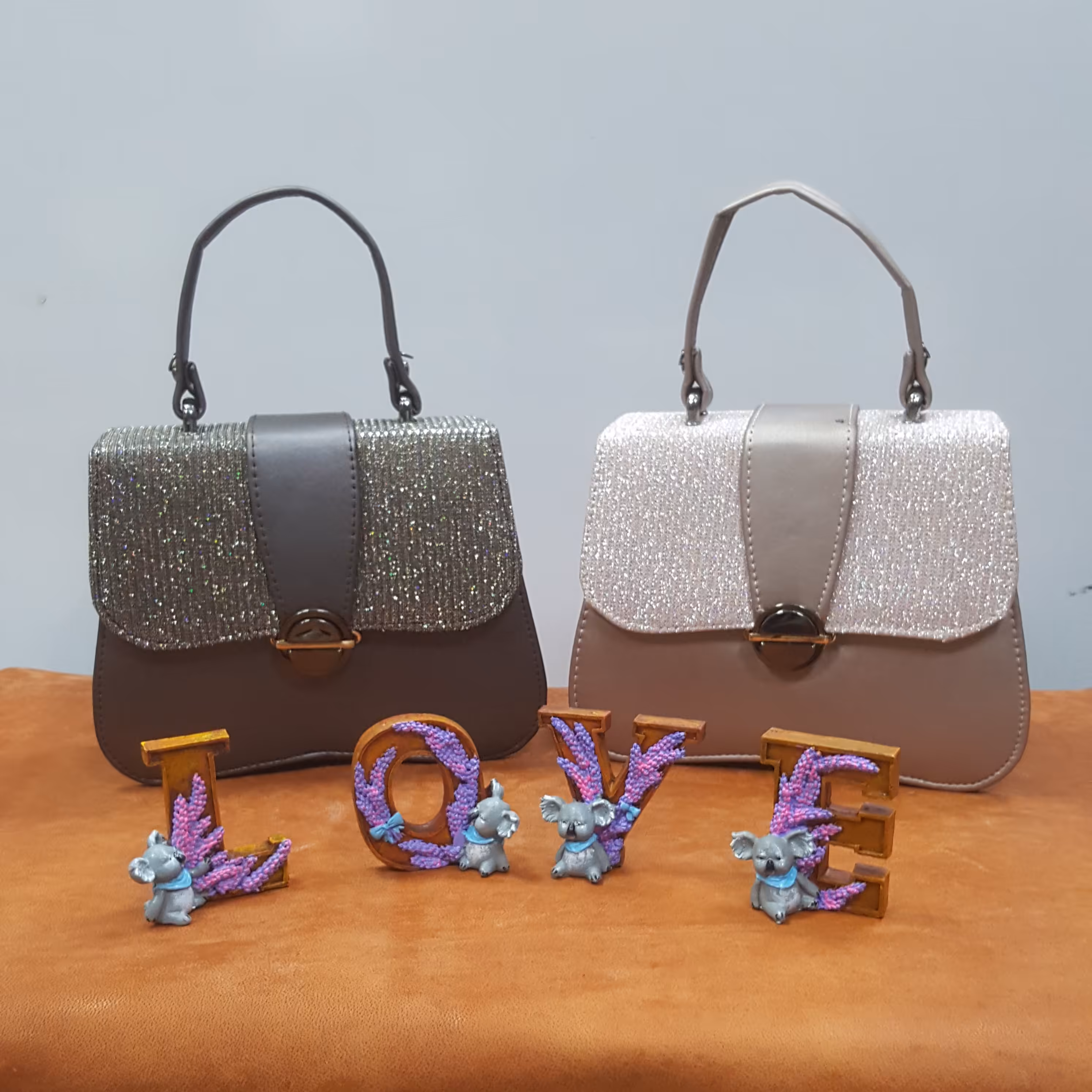 کیف دخترانه مجلسی دستی دارای بند بلند دوشی رنگ طوسی