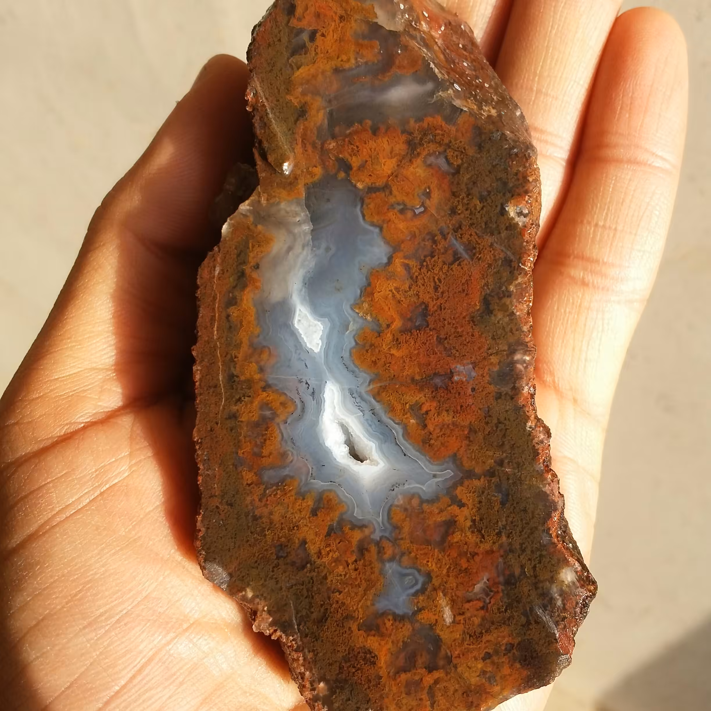 اسلایس سنگ راف عقیق سلیمانی 3 بعدی به همراه منظره 7 رنگ خارق العاده 100 در 100 طبیعی شاااهکار خلقت خاص
تابلو نقاشی طبیعی