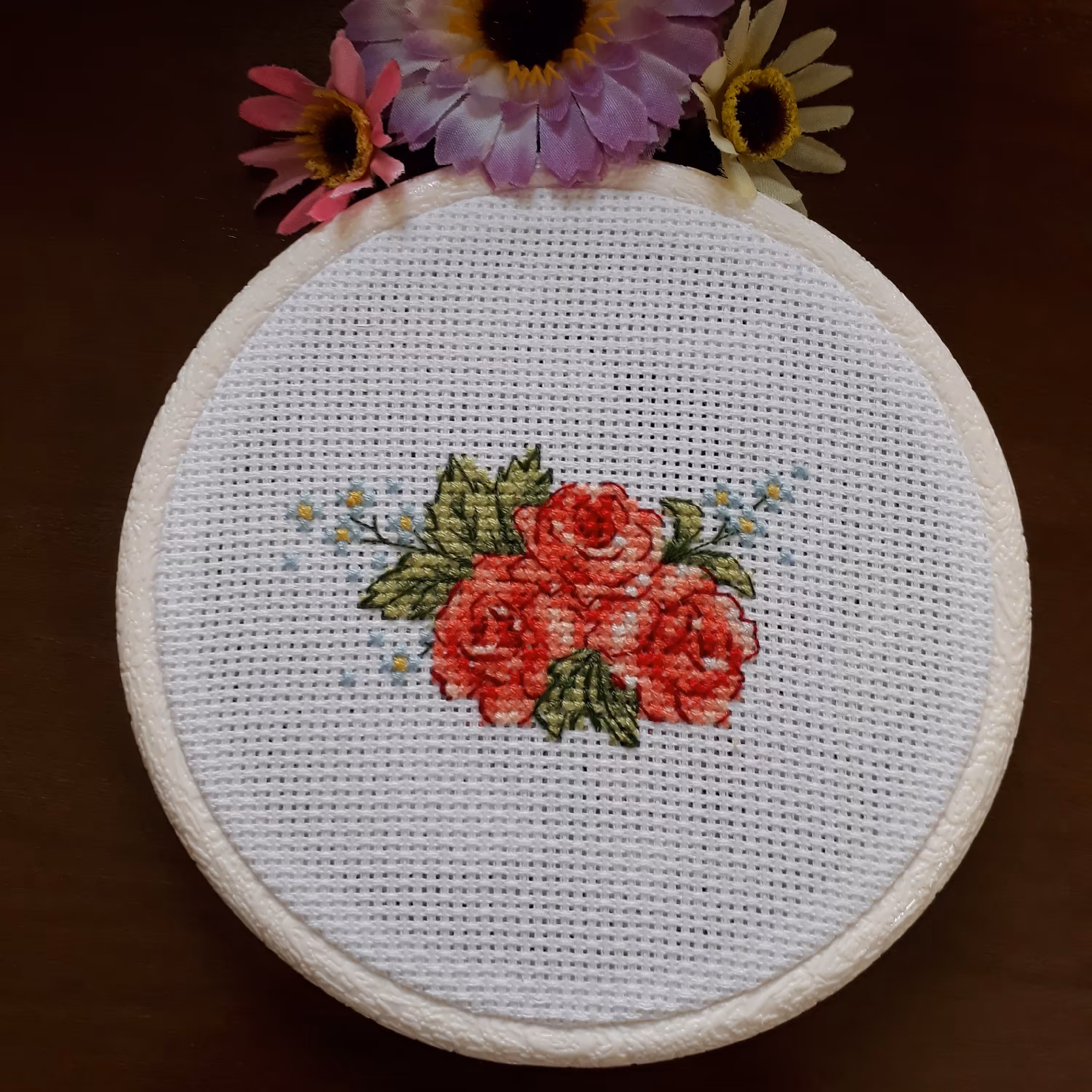 دیوارکوب شماره دوزی  دور سفید قطر 12cm 