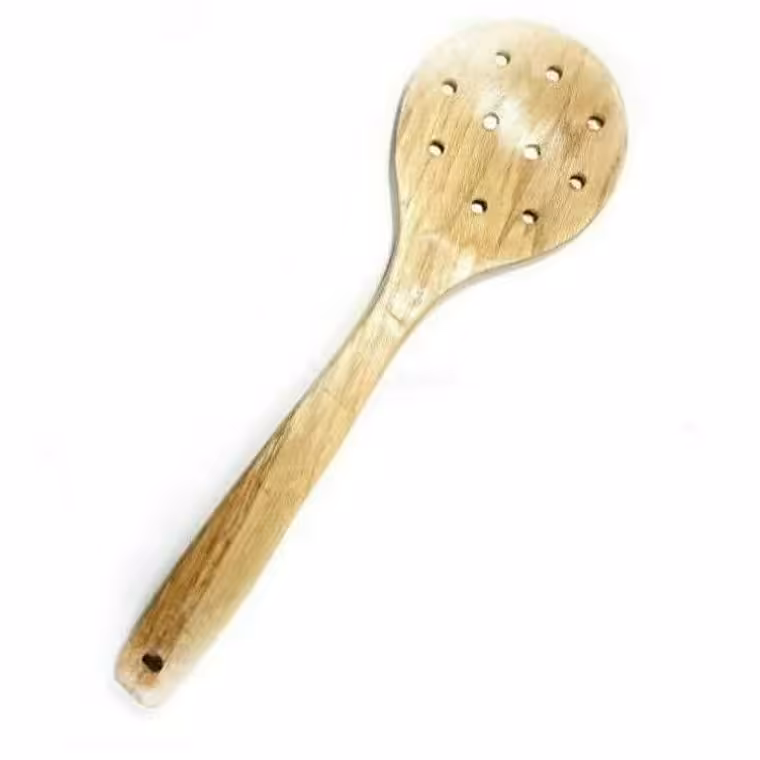 کفگیر چوبی سوراخ دار  