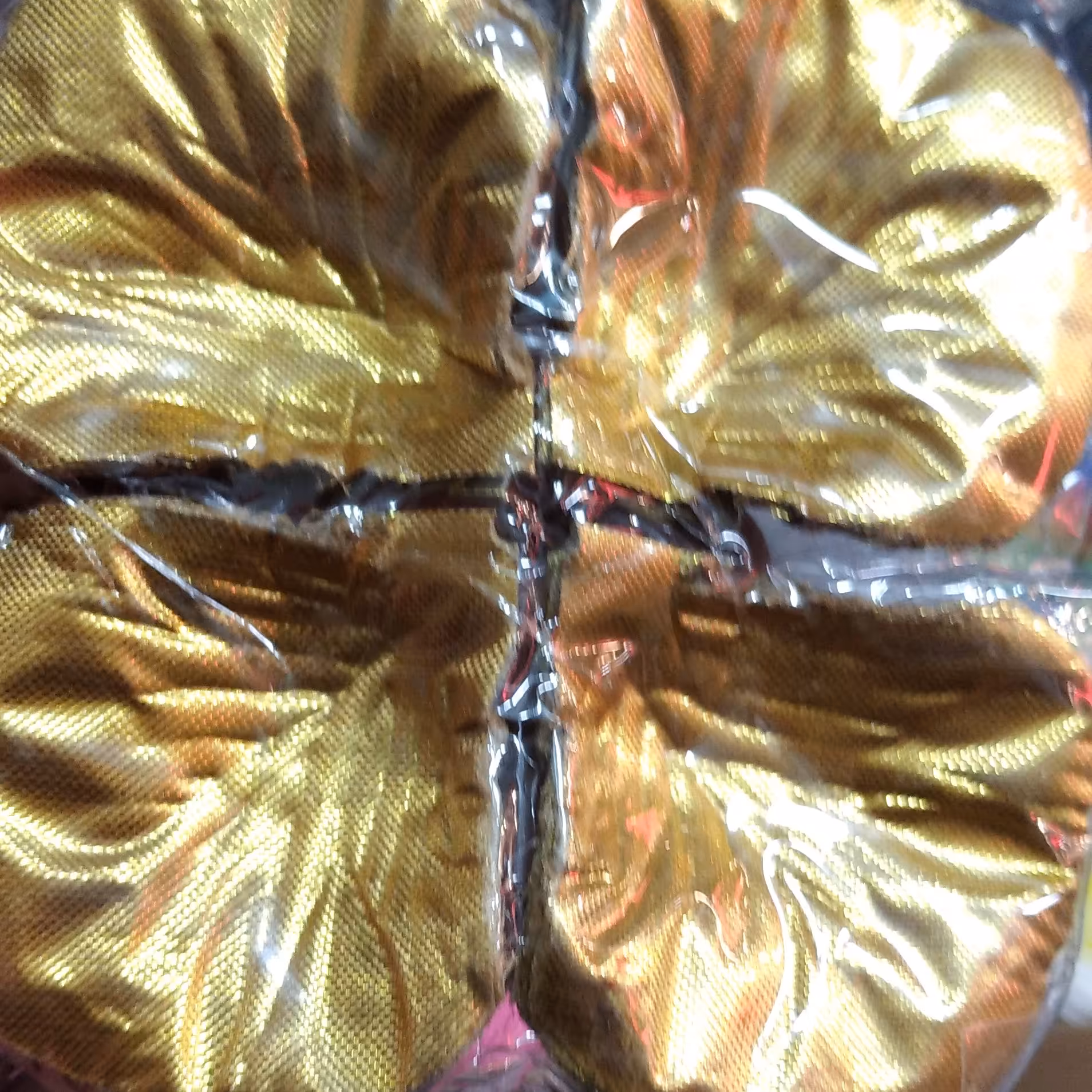 گلبرگ لمسی طلایی 