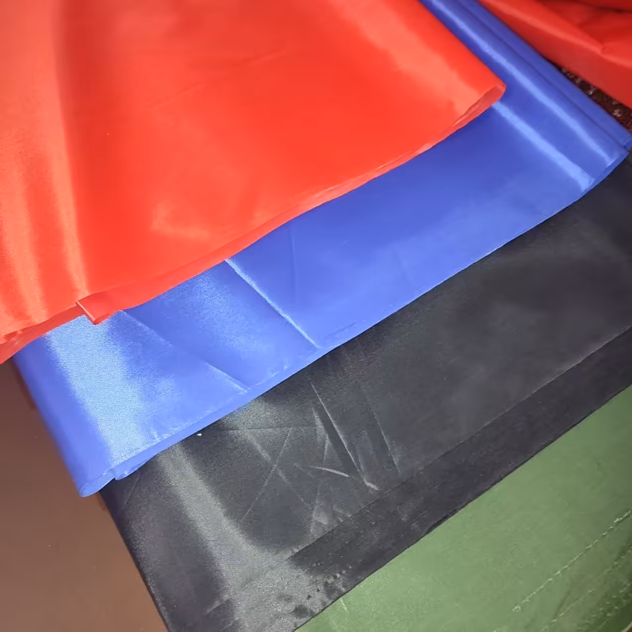 پارچه ضدآب لیزری  درجه یک مرغوب با عرض 150 سانت در متراژهای انتخابی