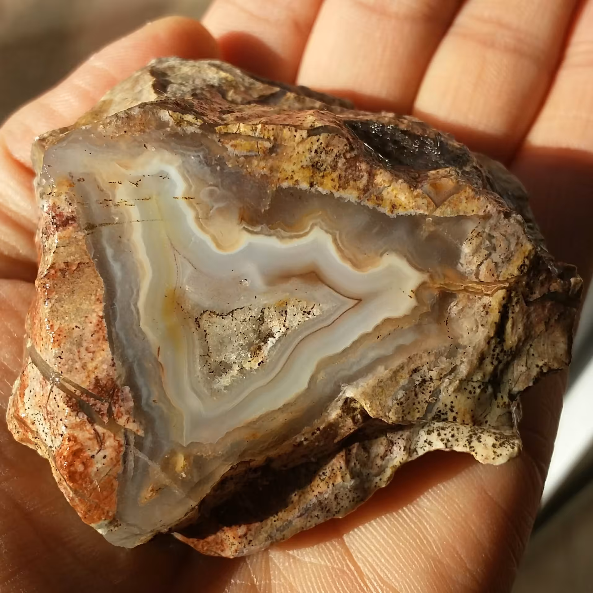 سنگ راف عقیق سلیمانی رنگی بی نظیبییر خاااص 100درصد طبیعی شاهکار خلقت
زیباااااا