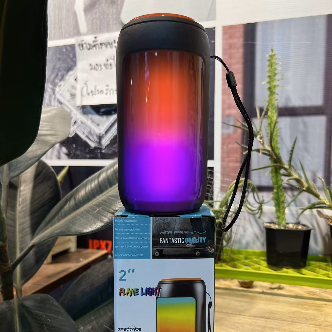 اسپیکر بلوتوثی شارژی رقص نور دار استوانه ای مدل GTS-1731 فلش خور اسپیکر قابل حمل