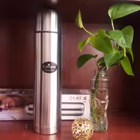 فلاسک استیل یک لیتری مناسب برای سفر و محل کار با کاور 