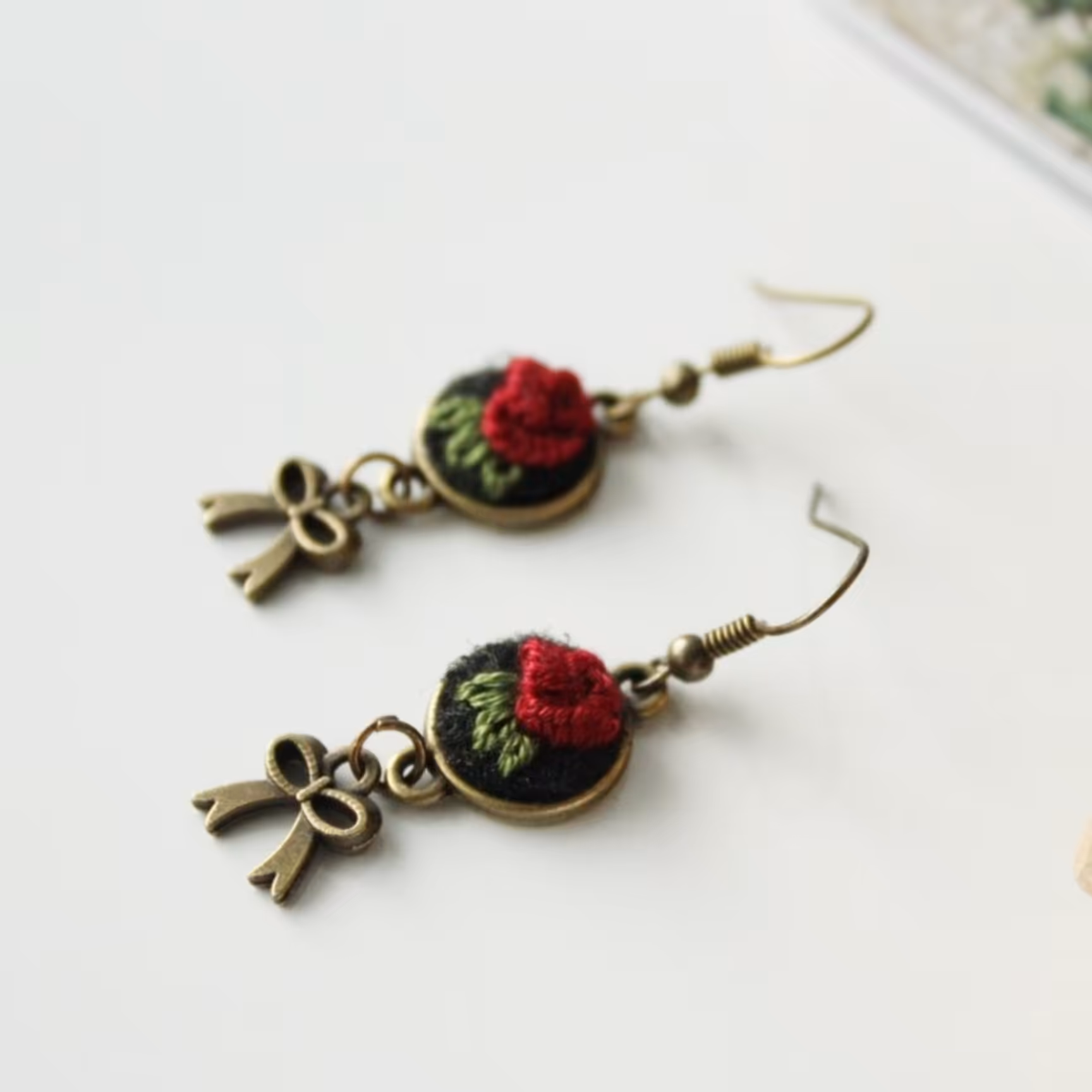 گوشواره گلدوزی سنجاق