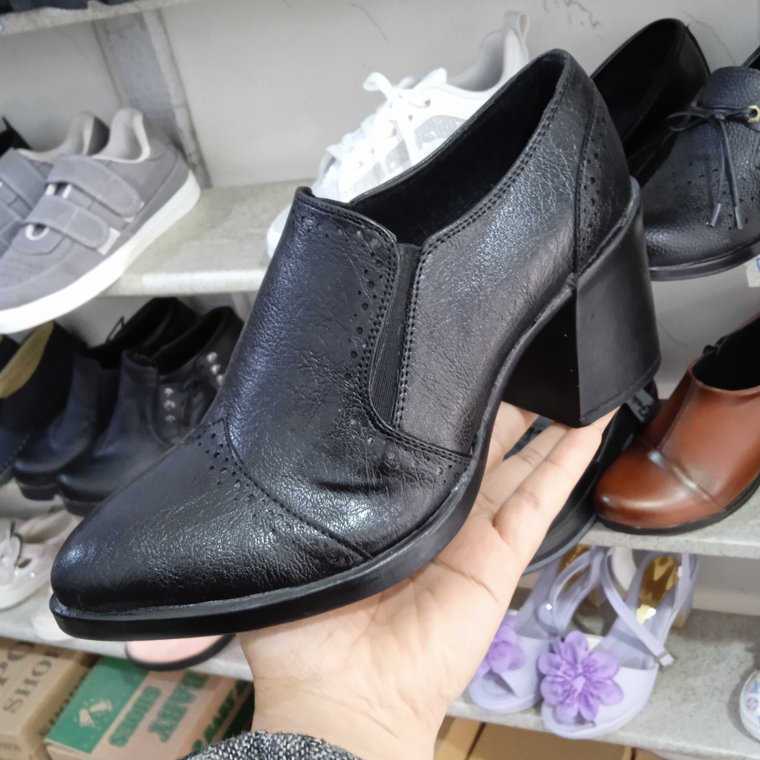 کفش پاشنه دارزنانه