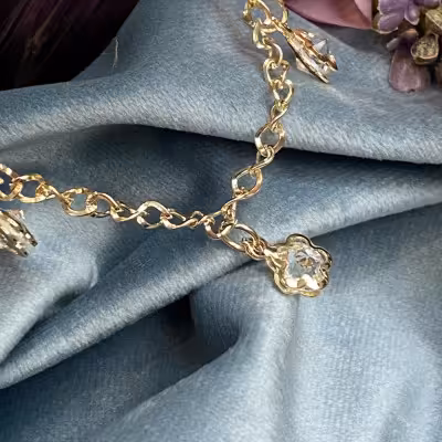 دستبند فوق العاده زیبا و خاص بینظیر در دست فوق العاده برای کادو تولد