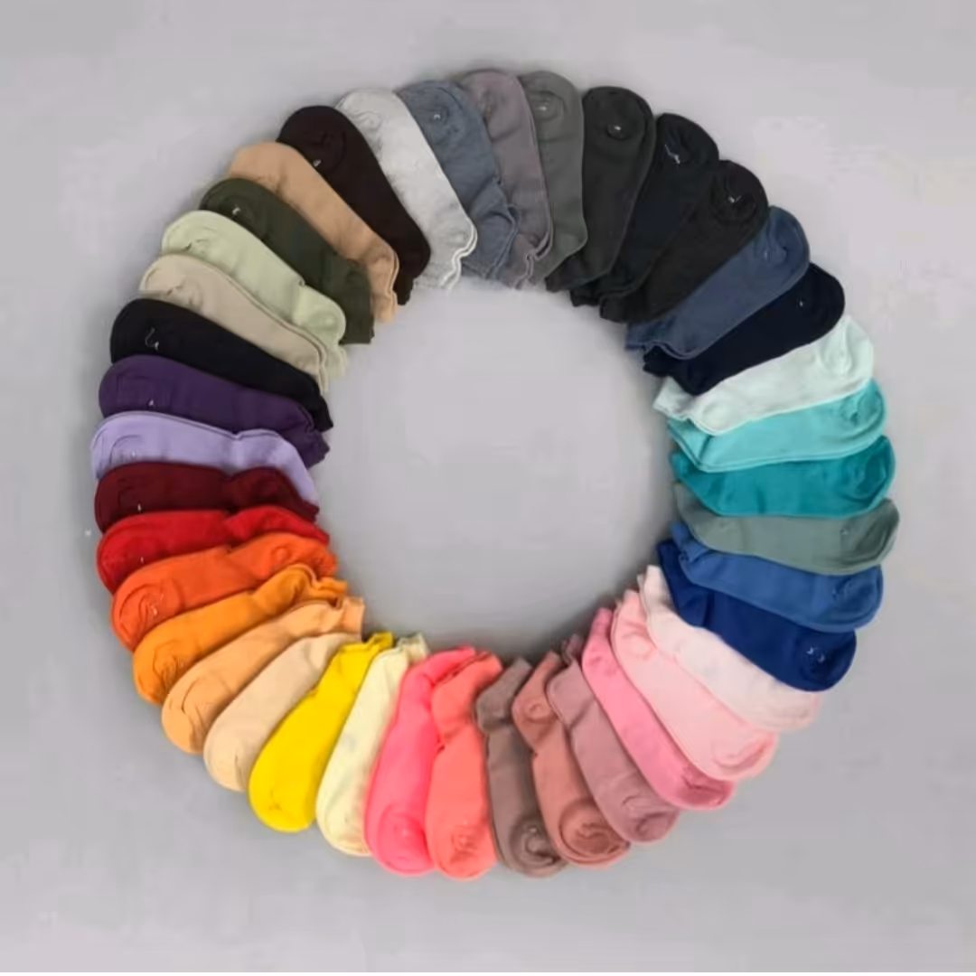 جوراب های نیم ساق با رنگ بندی متنوع و جذاب