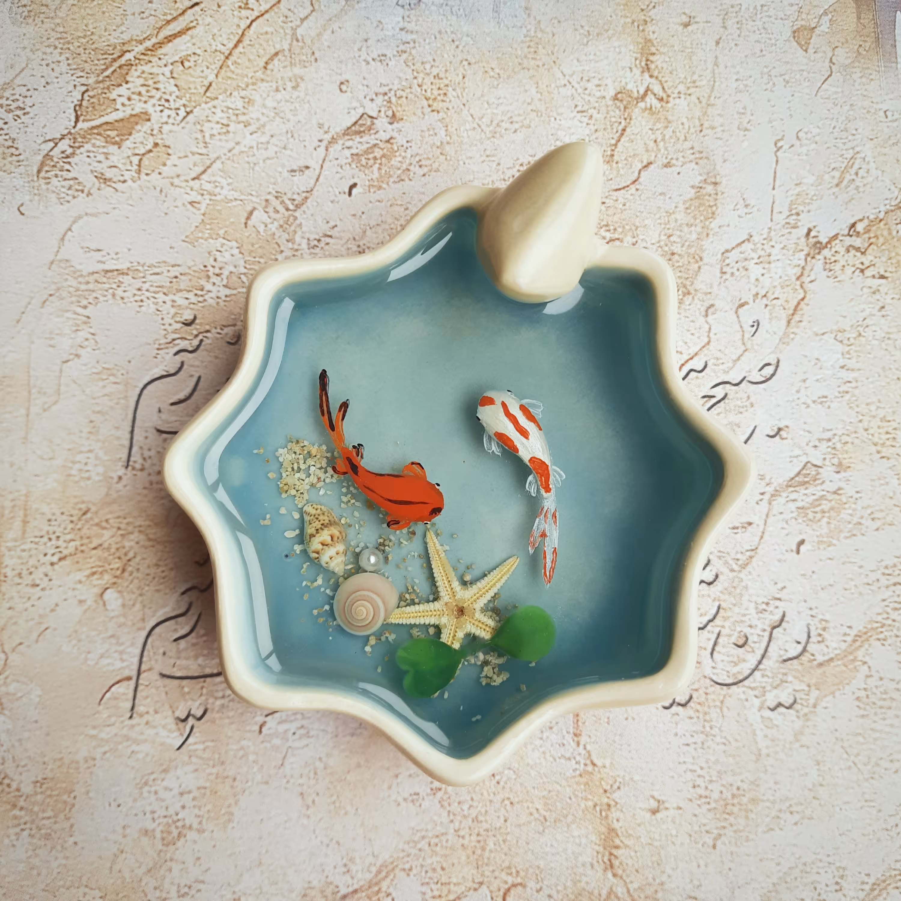 حوض هفتسین ماهی قرمز و کوی فیش رزینی کوچک