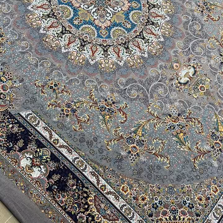 کاور فرش و روفرشی کشدار بسیار زیبا طوسی 12 متری با بهترین کیفیت و چاپ کد 689