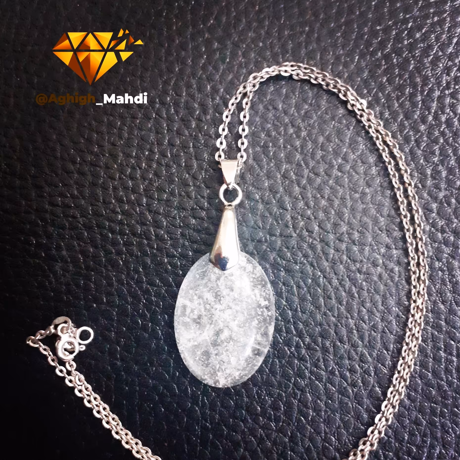 گردنبند در برفی