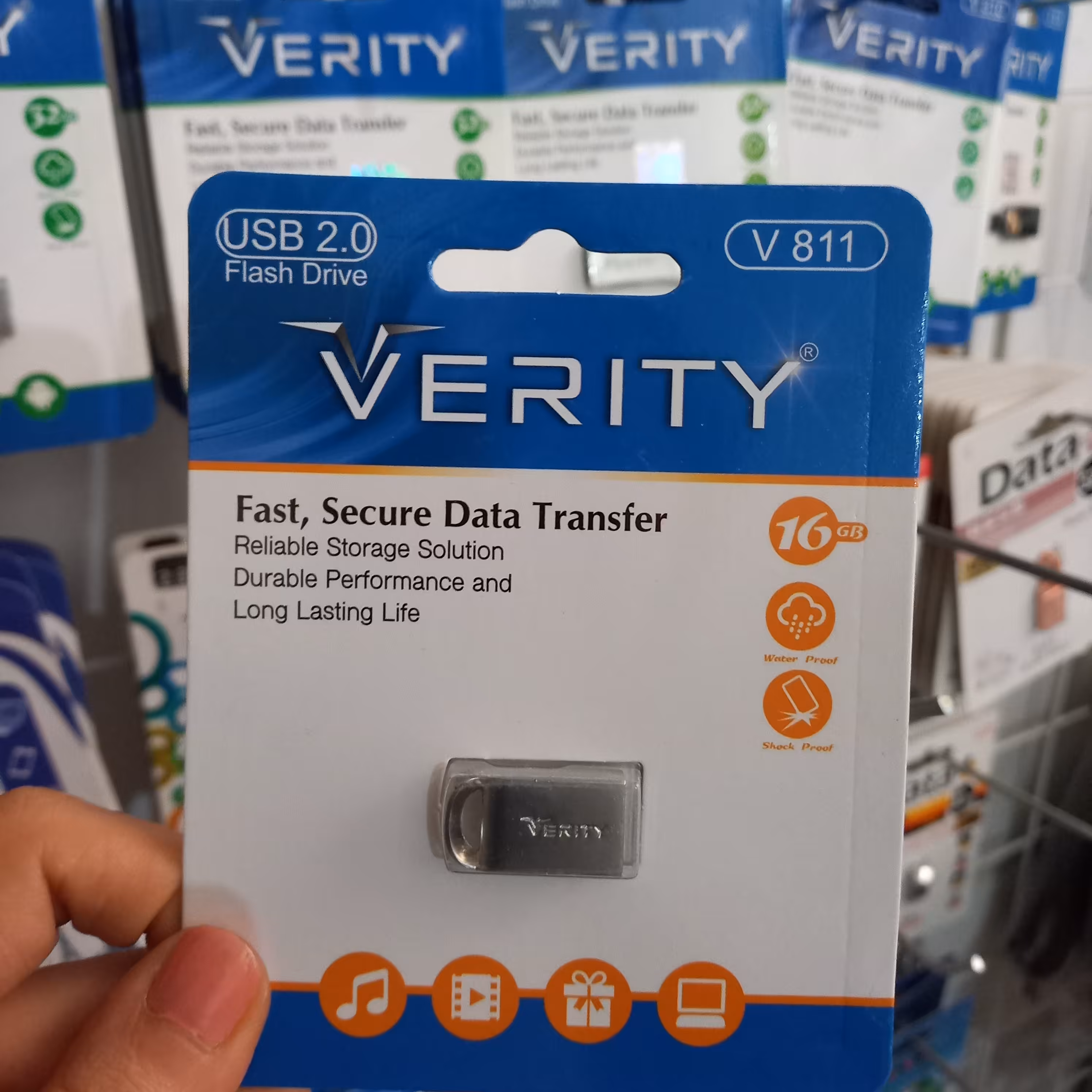 فلش مموری وریتی مدل V811 ظرفیت 16 گیگابایت

