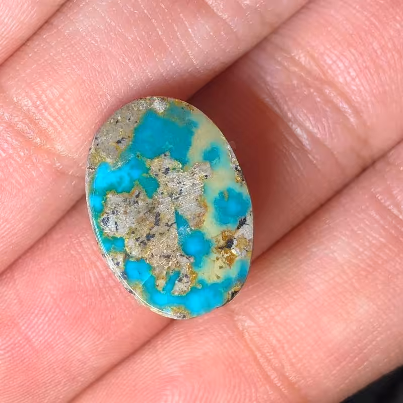 نگین فیروزه نیشابوری   کاملا طبیعی شاهکار خلقت   با تراش بیضی شکل  کد 320