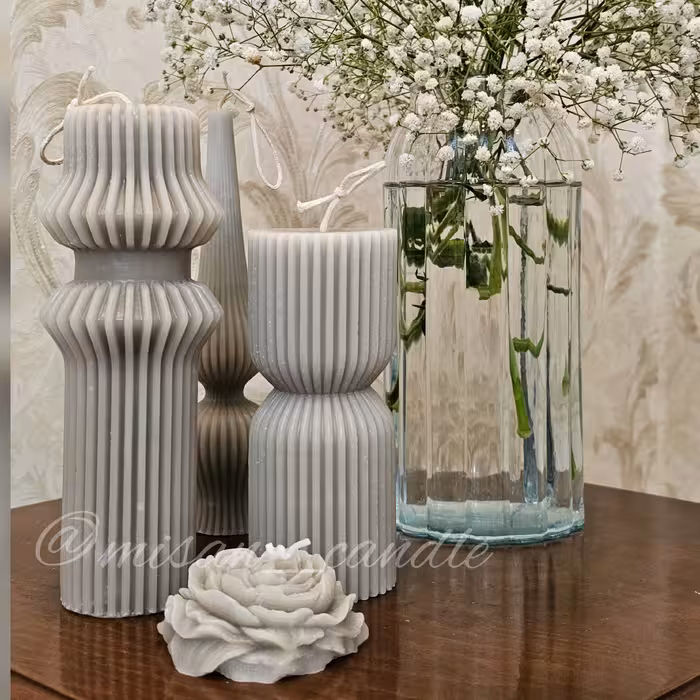 شمع استوانه دوتیکه کوتاه و خمره ای مدرن و استوانه کمربنددار و گل الاله ( باهم)