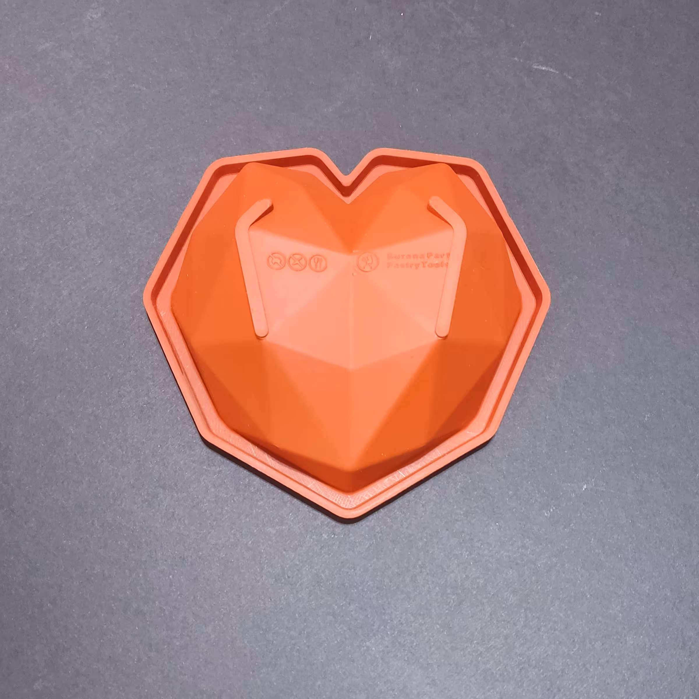 قالب سیلیکونی قلب کوچک سه بعدی سورپرایز ابعاد 13×13 وزن 40