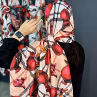 شال دخترانه زنانه نخی زمینه چهارخانه اناری