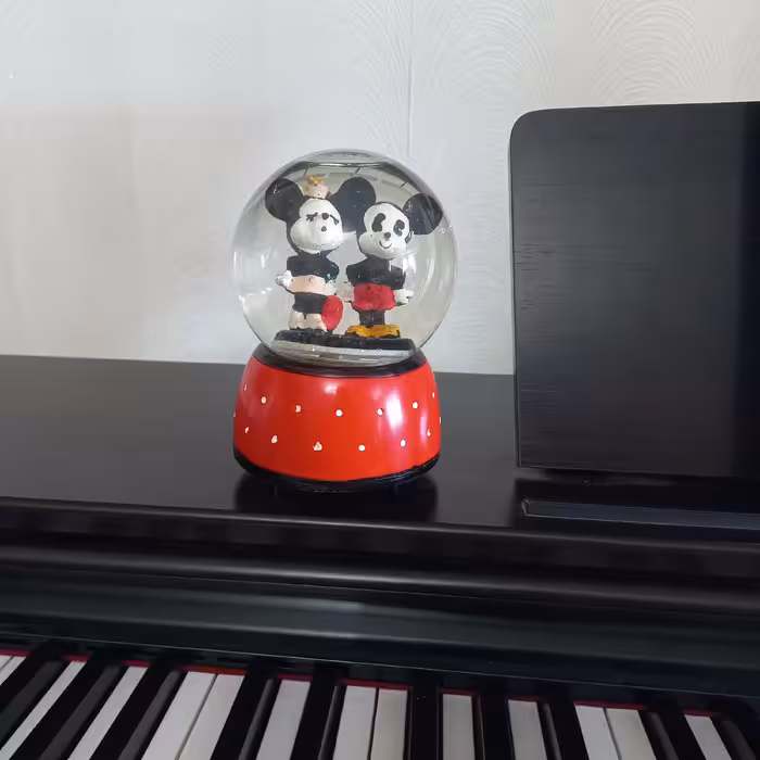 گوی موزیکال میکی موس باآهنگی دلنشین  در ابعاد 15 در 10هدیه ای فانتزی برای عزیزانتون