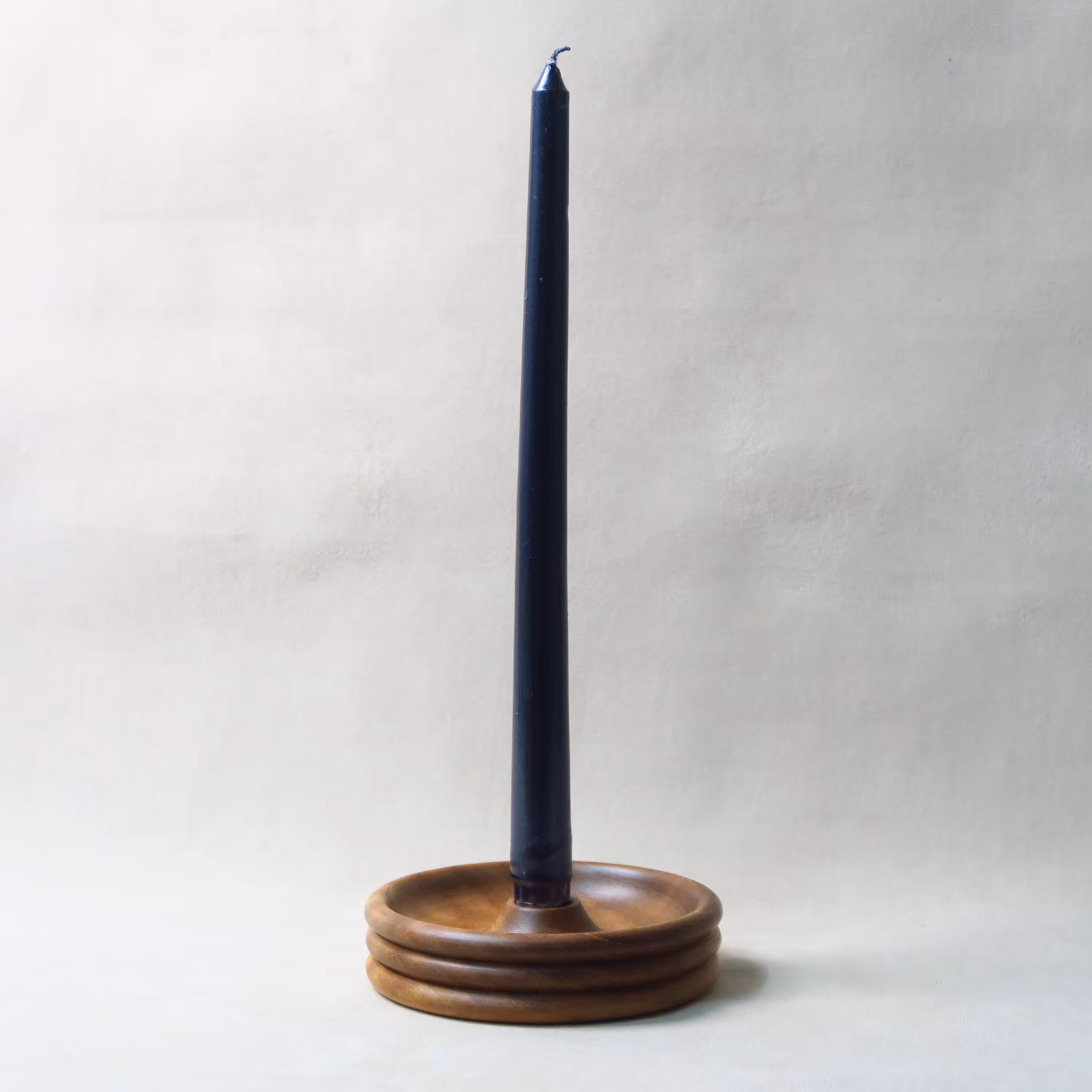 شمعدان چوبی دستساز طرح فیتیله ای 