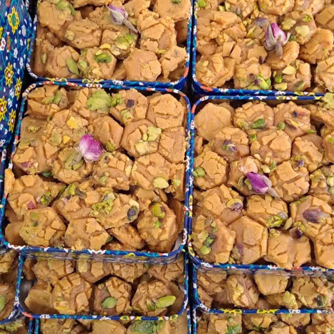 سوهان کره ای مخصوص با تزیین پسته و گل محمدی (300)گرمی
