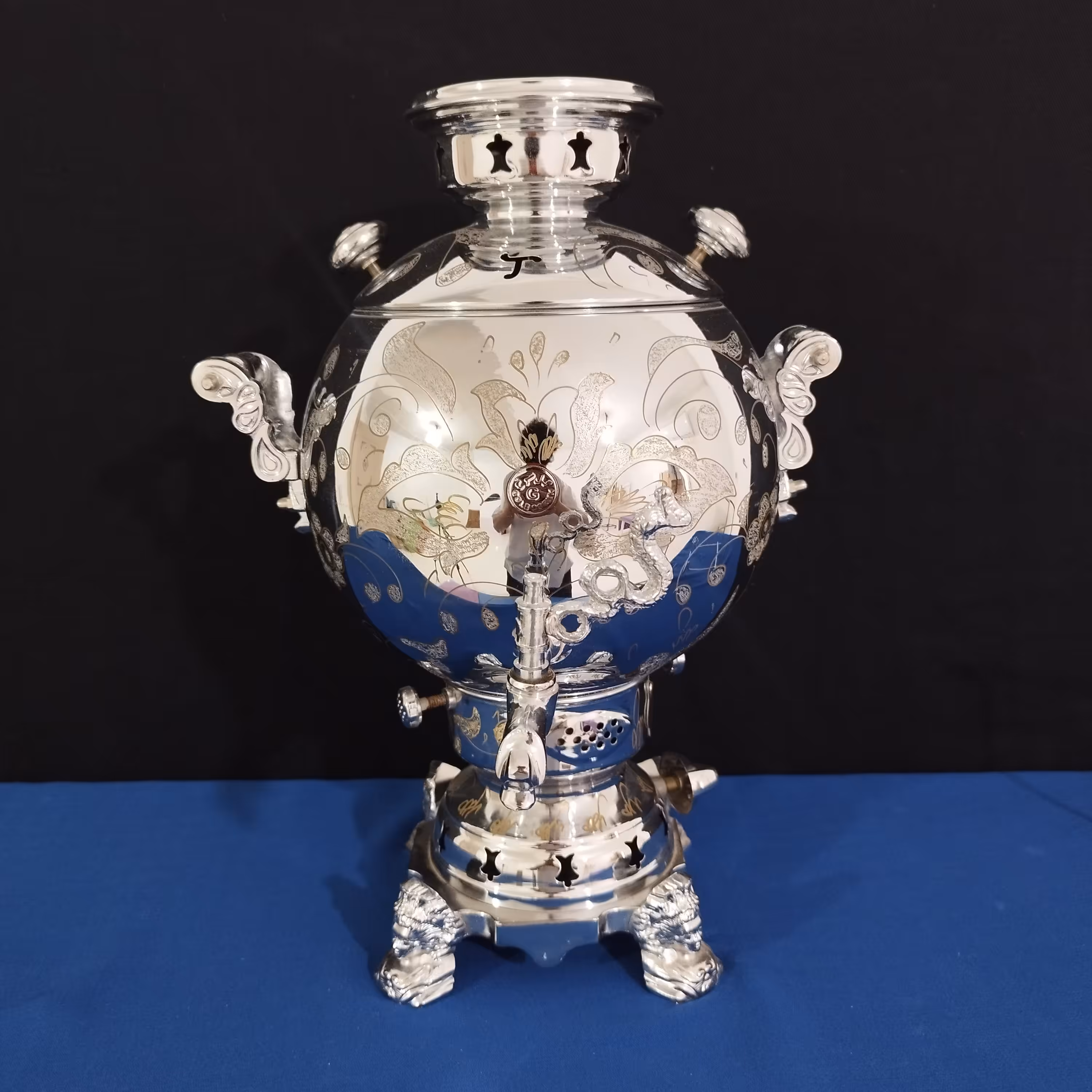 سماور 6 لیتر ذغالی کنده کاری برند گل سرخ