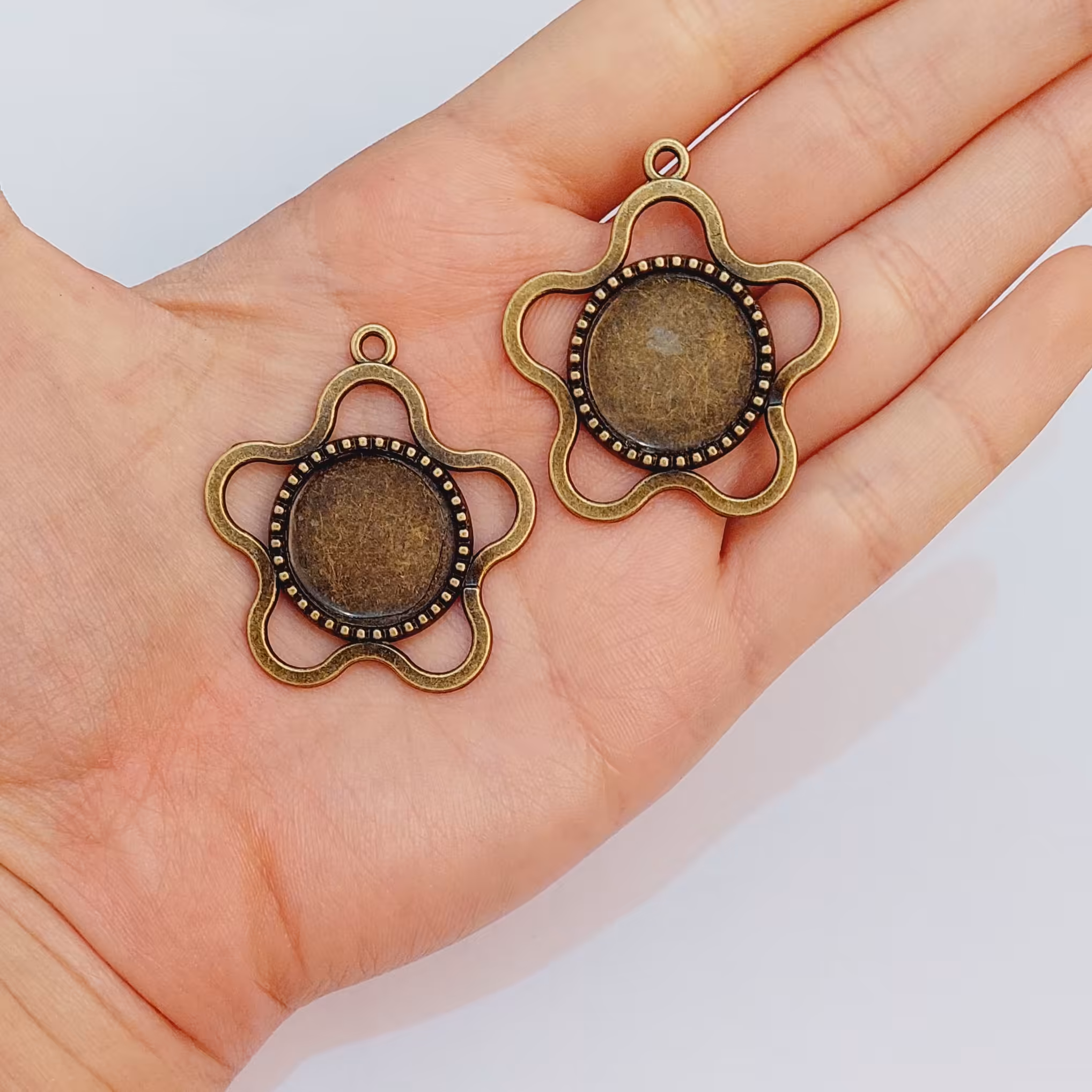 قاب رزین  برنزی کد14طول3سانت ونیم فروش دونه ای