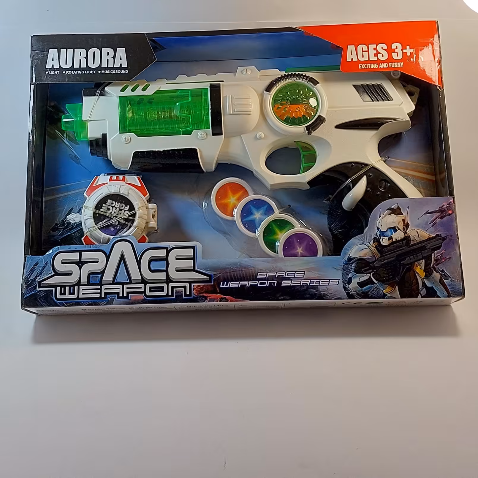 تفنگ موزیکال و چراغدار دار همراه با وسایل