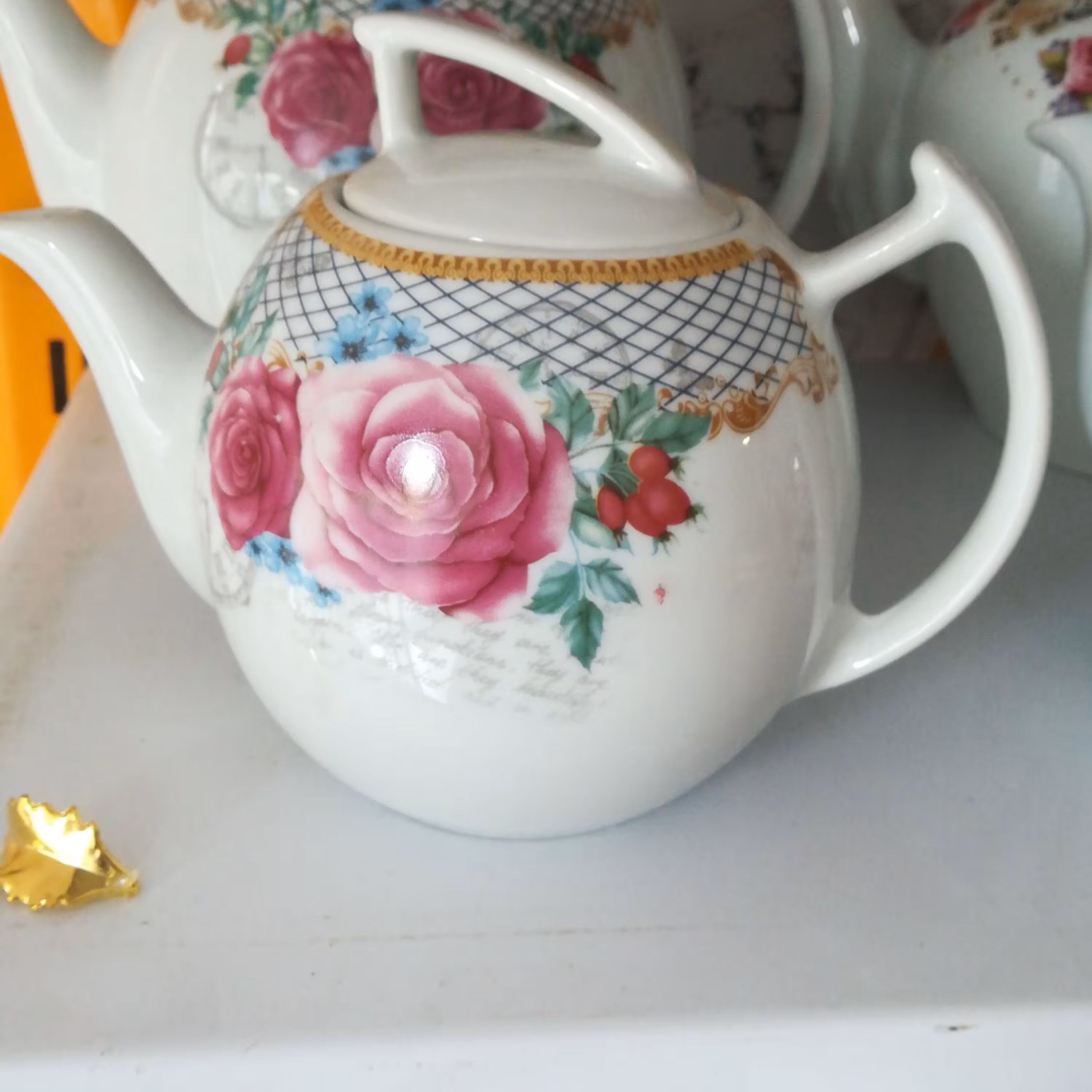 قوری چینی رنگ صورتی