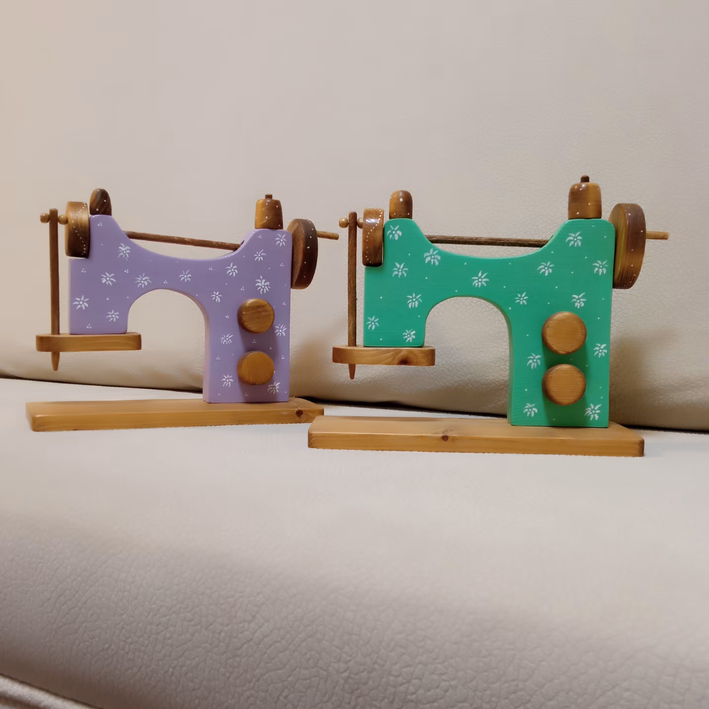 اسباب بازی چوبی (چرخ خیاطی چوبی)