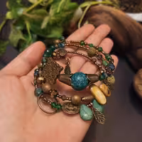 دستبند فنری با ترکیب سنگها و خرجکارهای دلبرمون شارژ شد