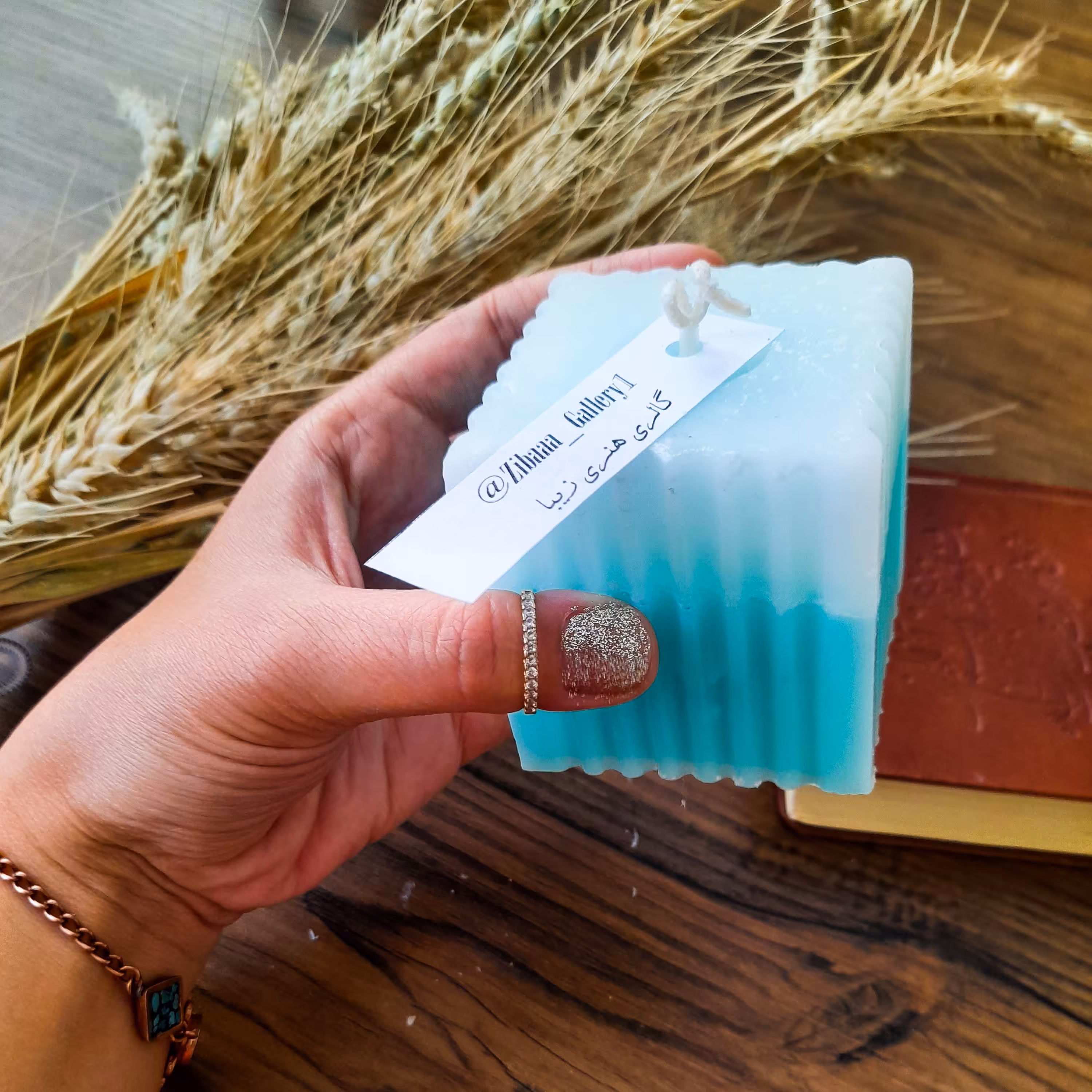 شمع تزئینی و فانتزی مکعبی زیکزاکی آبی رنگ گالری زیبا