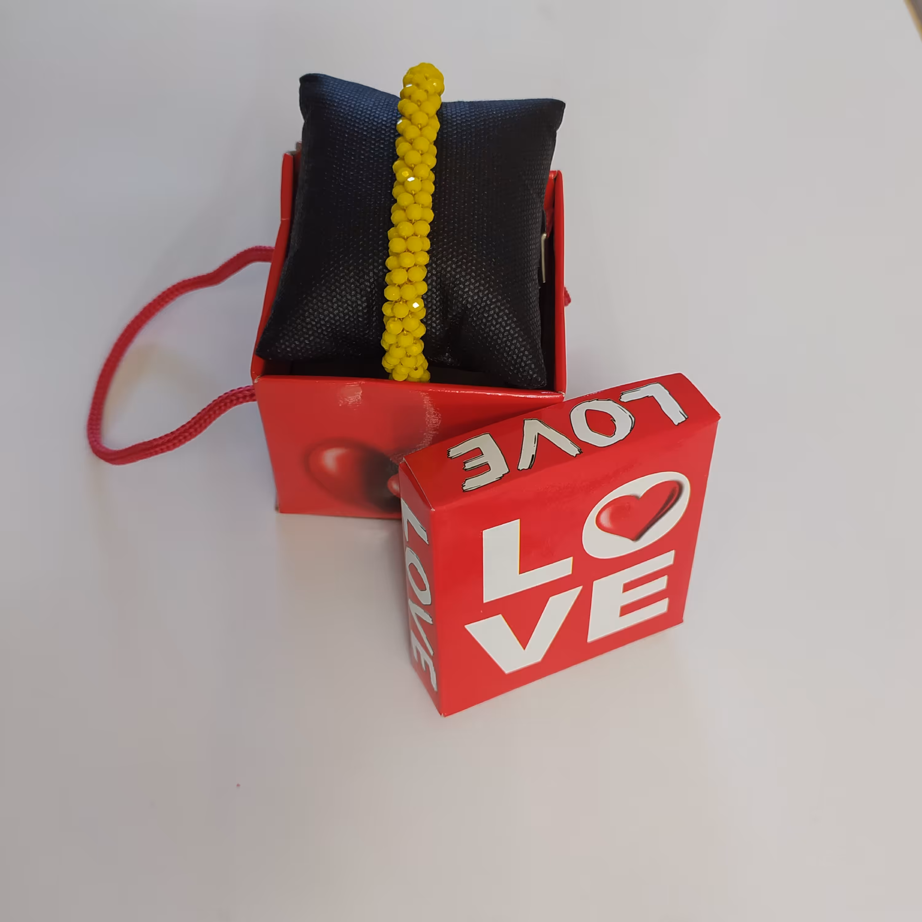 دستبند اسپیرال به رنگ زرد گچی