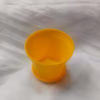 گلدان پلاستیکی زرد سایز 8 به همراه زیرگلدانی